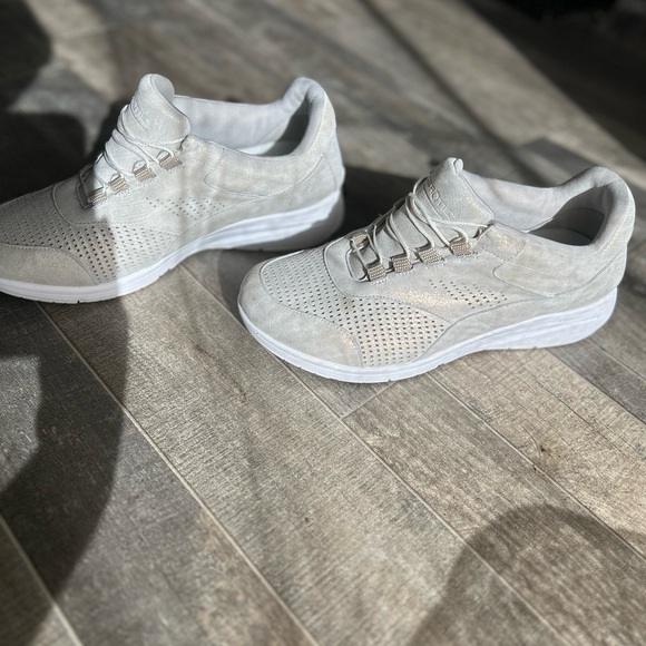 Zero Tie Fresh Breeze Drifter Metallic Gold Ivory Suede Self lacing Sneakers 8.5 - Picture 3 of 7